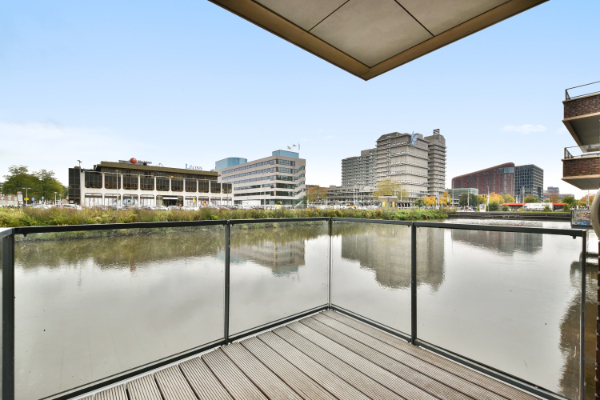 Stainless Steel and Glass Balcony Design